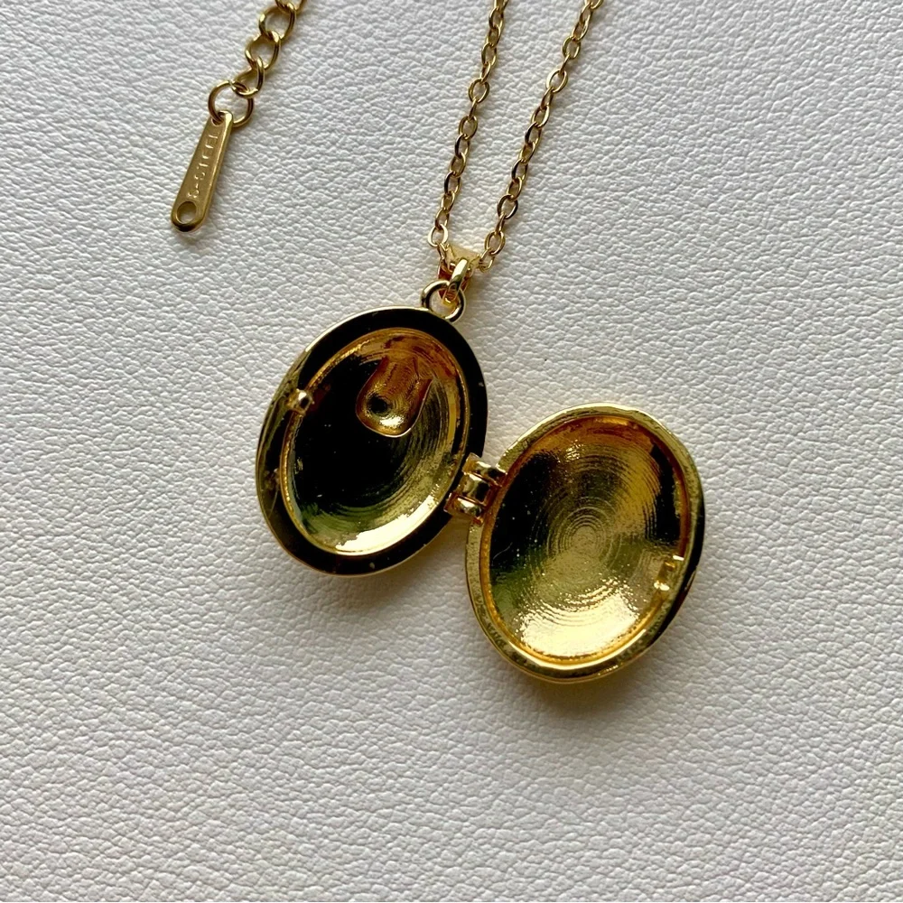 Gold Pendant Necklace with Purple tulips